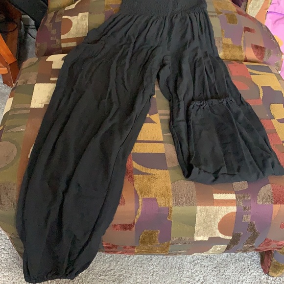 Black Bohemian Island pants with pocket - Picture 2 of 3